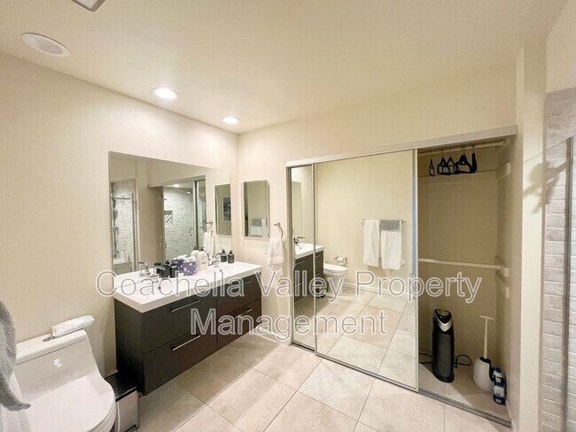 Building Photo - 1310 Campeon Cir