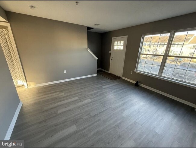 Building Photo - 30 Sycamore Dr