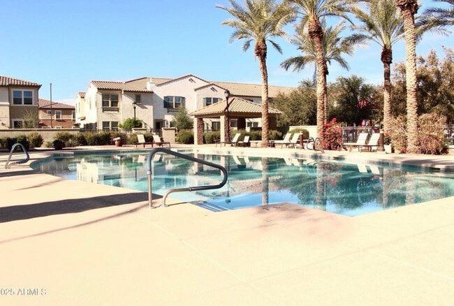 Building Photo - 2625 S Peppertree Dr