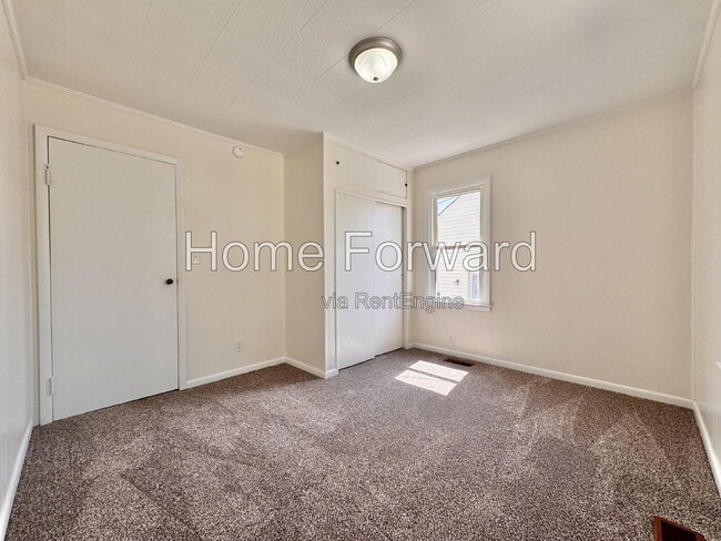 Building Photo - 107 N Robbins Ct