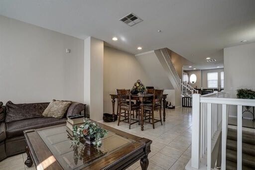 Building Photo - 3 Br SanElijoTownhome 2 car garage Granite...