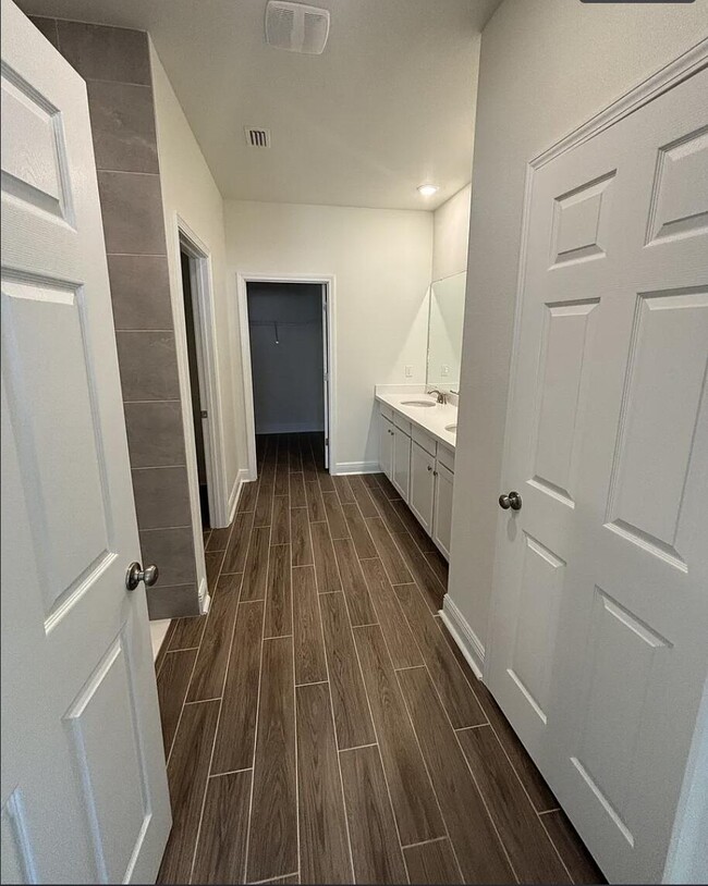 Building Photo - 45 Splendor Run