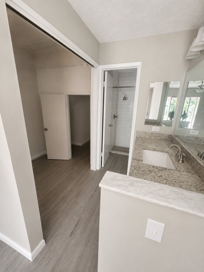 Building Photo - 3174 Beecher Dr E