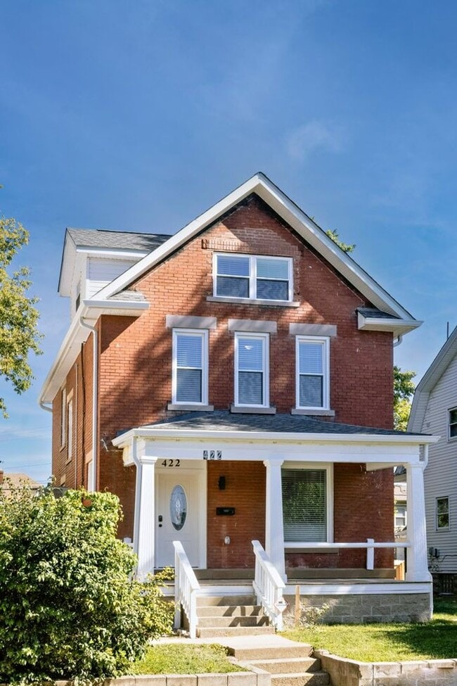 Building Photo - Single Family House! JUST RENOVATED! Centr...