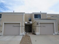 Building Photo - Beautiful 3-Bedroom Townhouse in Rockrimmon