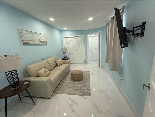 Building Photo - 11525 SW 47th Terrace