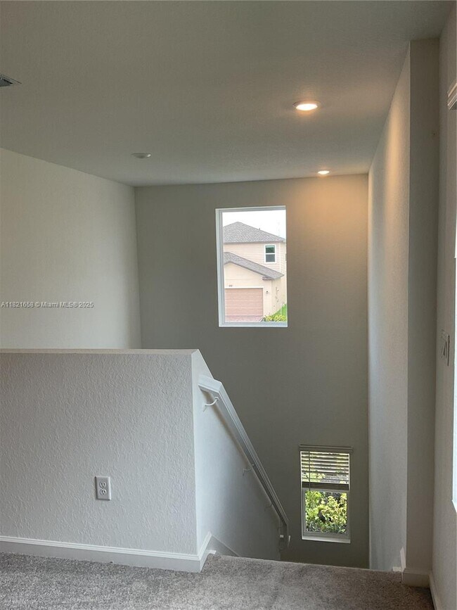 Building Photo - 682 Carlyle Wy
