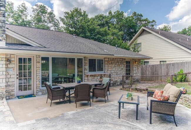 Building Photo - 2300 Cypress Point E