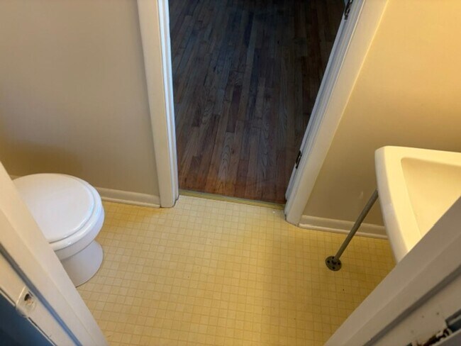 Building Photo - 312 Wood Haven Dr