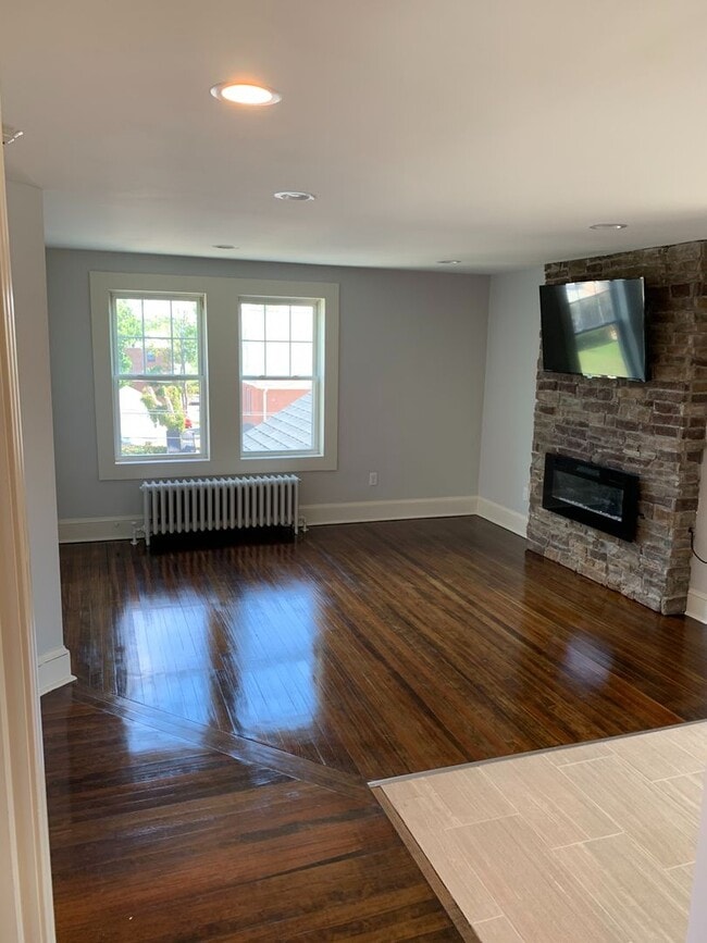 Building Photo - Whiting Lane Luxury