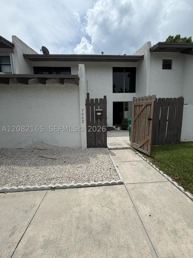 Building Photo - 7002 SW 114th Ave