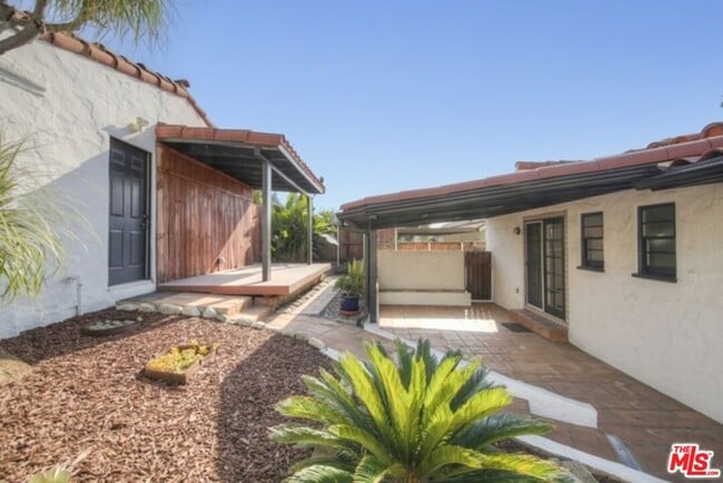 Building Photo - 2634 Lakewood Ave N