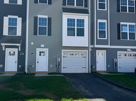 Building Photo - 321 Avon Dr