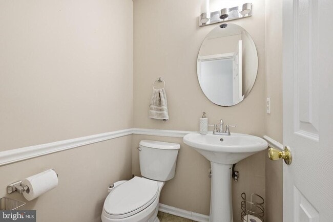 Building Photo - 8664 Pohick Forest Ct