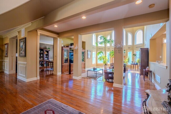 Building Photo - 19 Meadowlark Dr