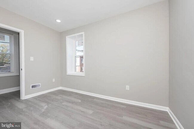 Building Photo - 3300 Ravenwood Ave