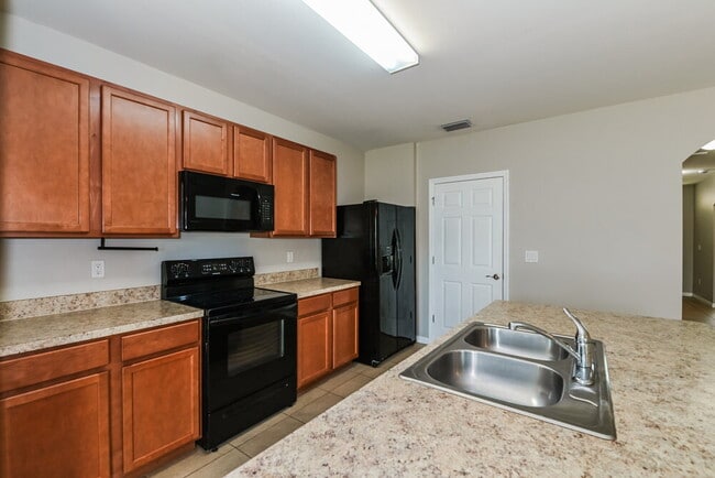 Building Photo - 31 NE 9th Pl