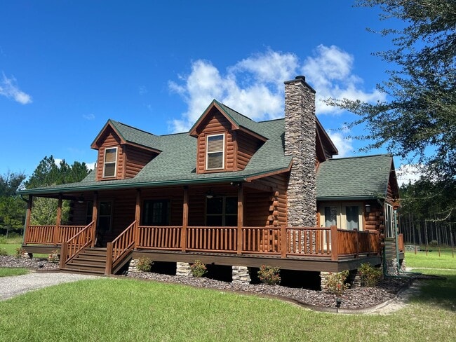 Building Photo - Gorgeous 3-Bedroom Log Cabin with Loft, Large Shop & Stocked Pond – Near Branford, FL