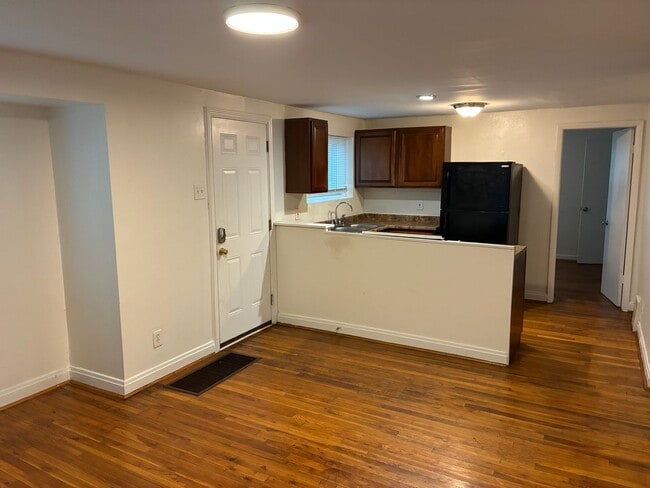 Building Photo - 2 bed 1 bath Conveniently located in Overland on Page