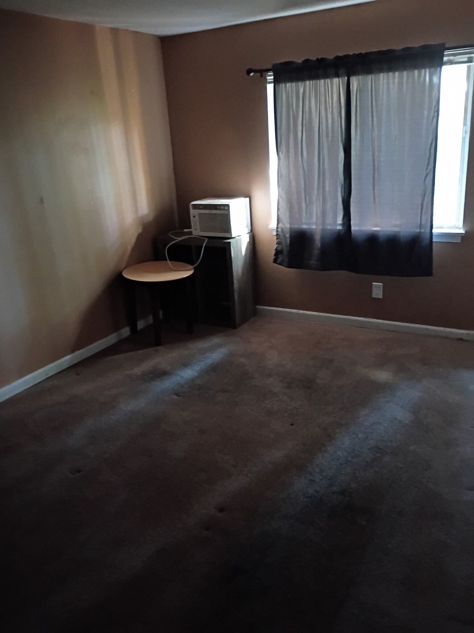 Building Photo - 1523 Camelot Dr