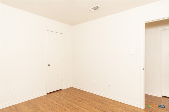 Building Photo - 401 Bonnie Dr