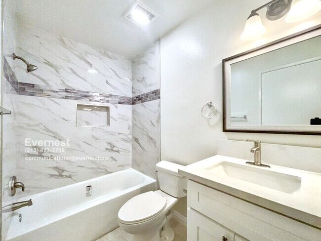 Building Photo - Lovely 2-Bed, 2-Bath Condo with Great Loca...
