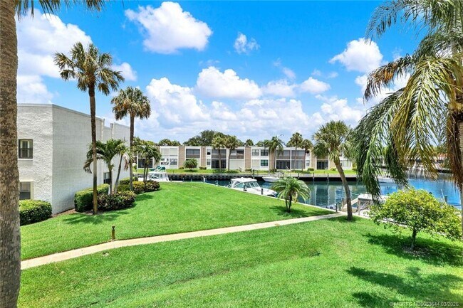 Building Photo - 1950 SW Palm City Rd