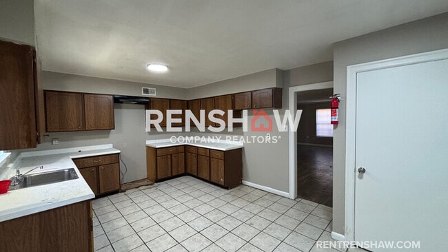 Building Photo - 3247 13 Colony Mall