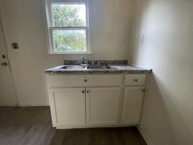 Building Photo - 1 Bedroom 1 Bath House