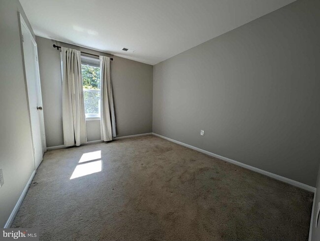 Building Photo - 11 Starlight Ct