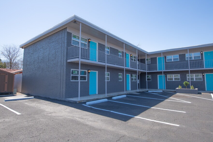 Building Photo - 705 Santa Rosa Dr