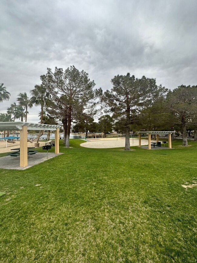 Building Photo - Beautifully Remodeled 1-Bedroom Condo in Desert Shores!