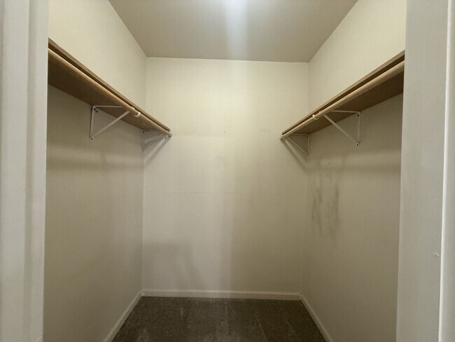 Building Photo - 2/2 Penny Lane Condo with washer/dryer