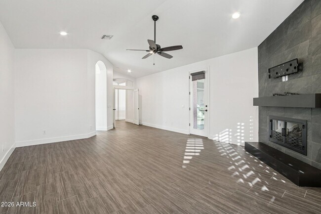 Building Photo - 6991 W Firebird Dr