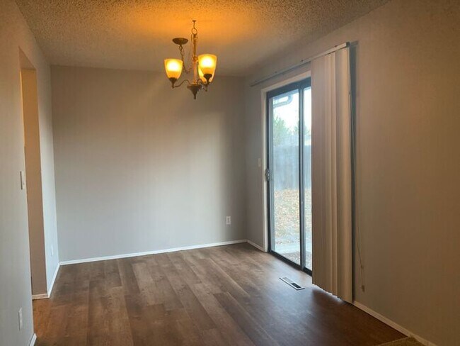 Building Photo - Lovely 3 Bedroom 1 Bath Ranch-Style House ...