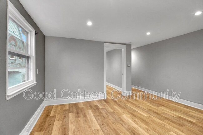 Building Photo - 328 Elmwood Ave