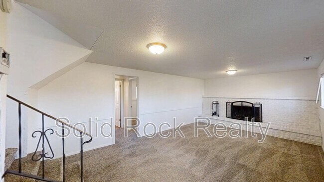 Building Photo - 4811 Villa Cir