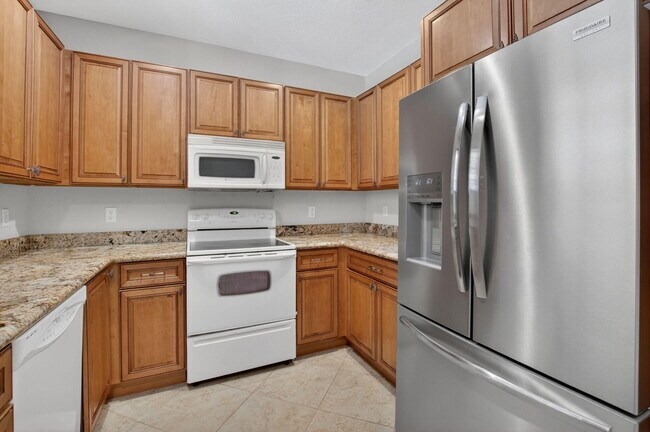 Building Photo - 1418 W Wickham Cir