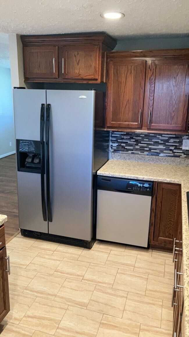 Building Photo - 6045 Ansbury Dr