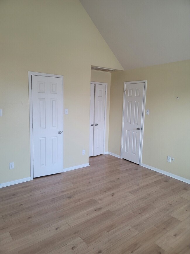 Building Photo - 14202 Silver Hollow Ln