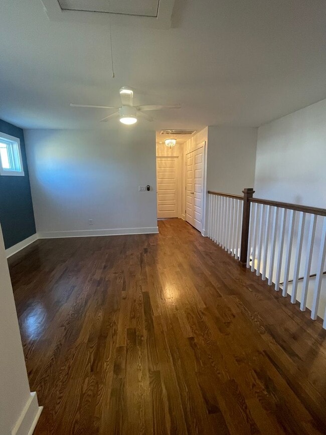 Building Photo - 561A Veritas St