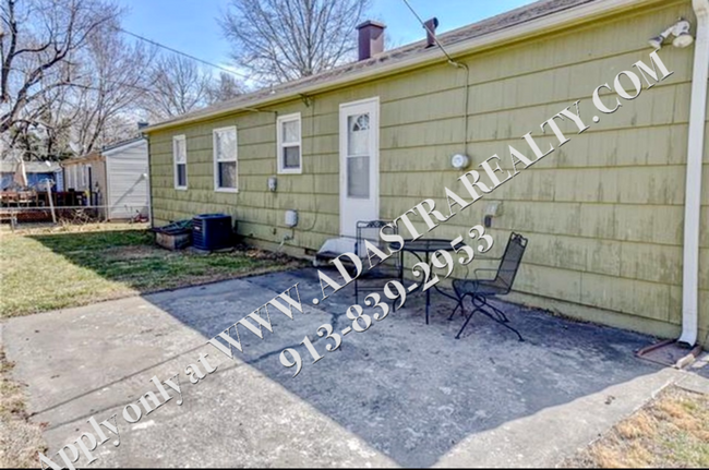 Building Photo - Cute 3 Bed 1 Bath Ranch in Raytown-Availab...