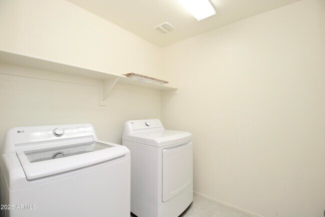 Building Photo - 1819 W Bonanza Dr