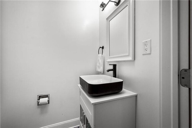Building Photo - 1207 Linden Pl