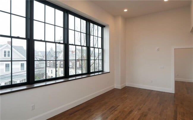 Building Photo - 15 Cranston Ave