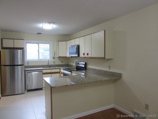 Building Photo - 31 Rivermead