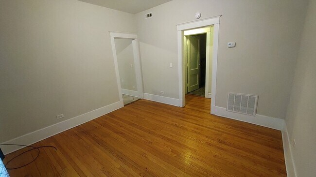 Building Photo - 111 N Center St