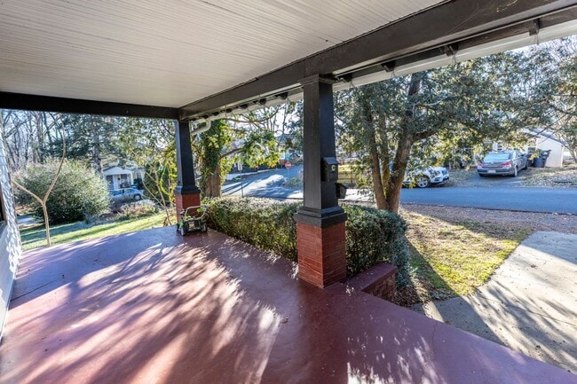 Building Photo - 213 Todd Ave