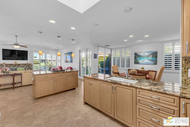 Building Photo - 10 Colgate Dr