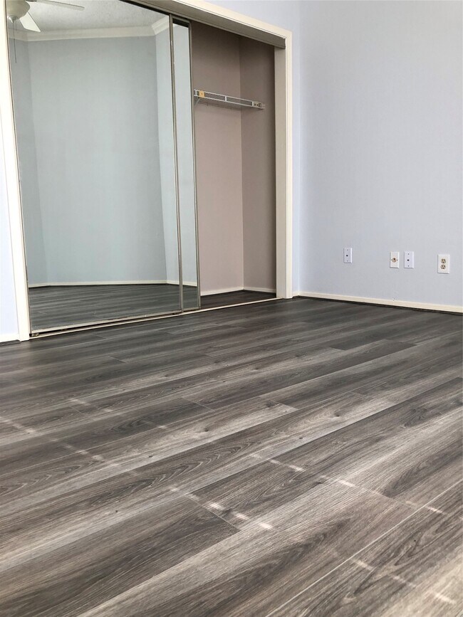 Building Photo - 921 Marine Dr